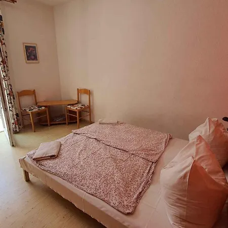 Two-bedroom Near 3 Apartment