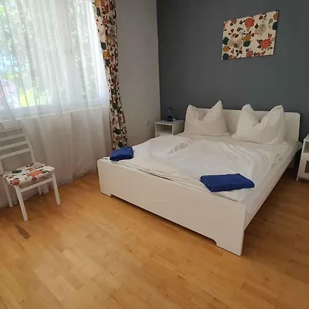 Two-bedroom Near 3 Apartment *