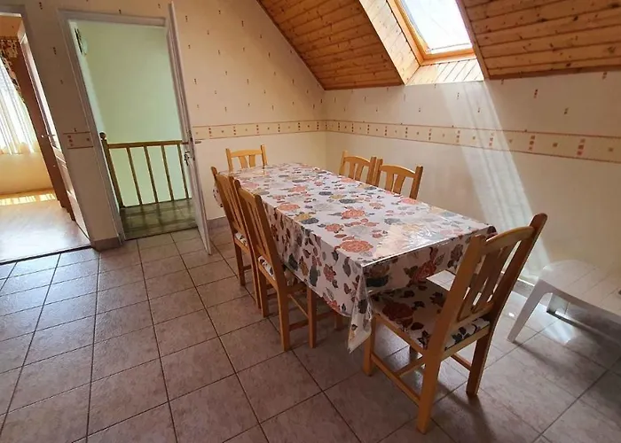 Two-bedroom Near 3 Apartamento *