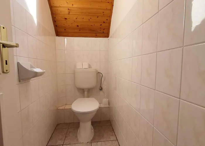 Two-bedroom Near 3 דירה שיופוק