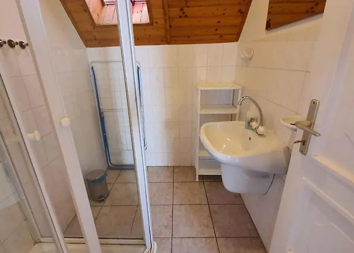 Two-bedroom Near 3 דירה